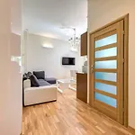Dr Apartments - Frank